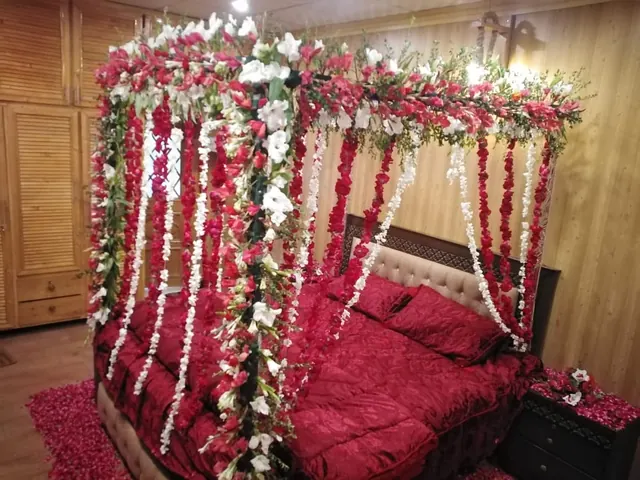A bridal room with a floral canopy over the bed